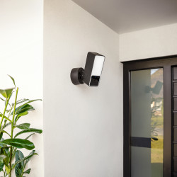EVE - Eve Outdoor Cam Security camera with floodlight (HomeKit)